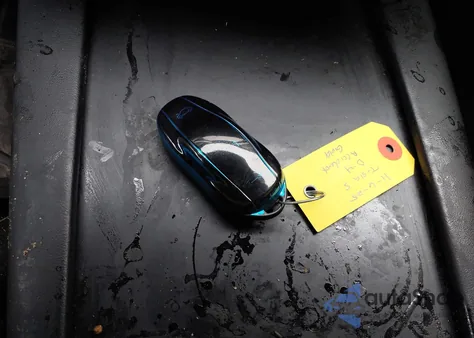 2016 Tesla Model S 60D/70D/75D/85D/90D z USA, uszkodzony, nr VIN 5YJSA1E22GF142450